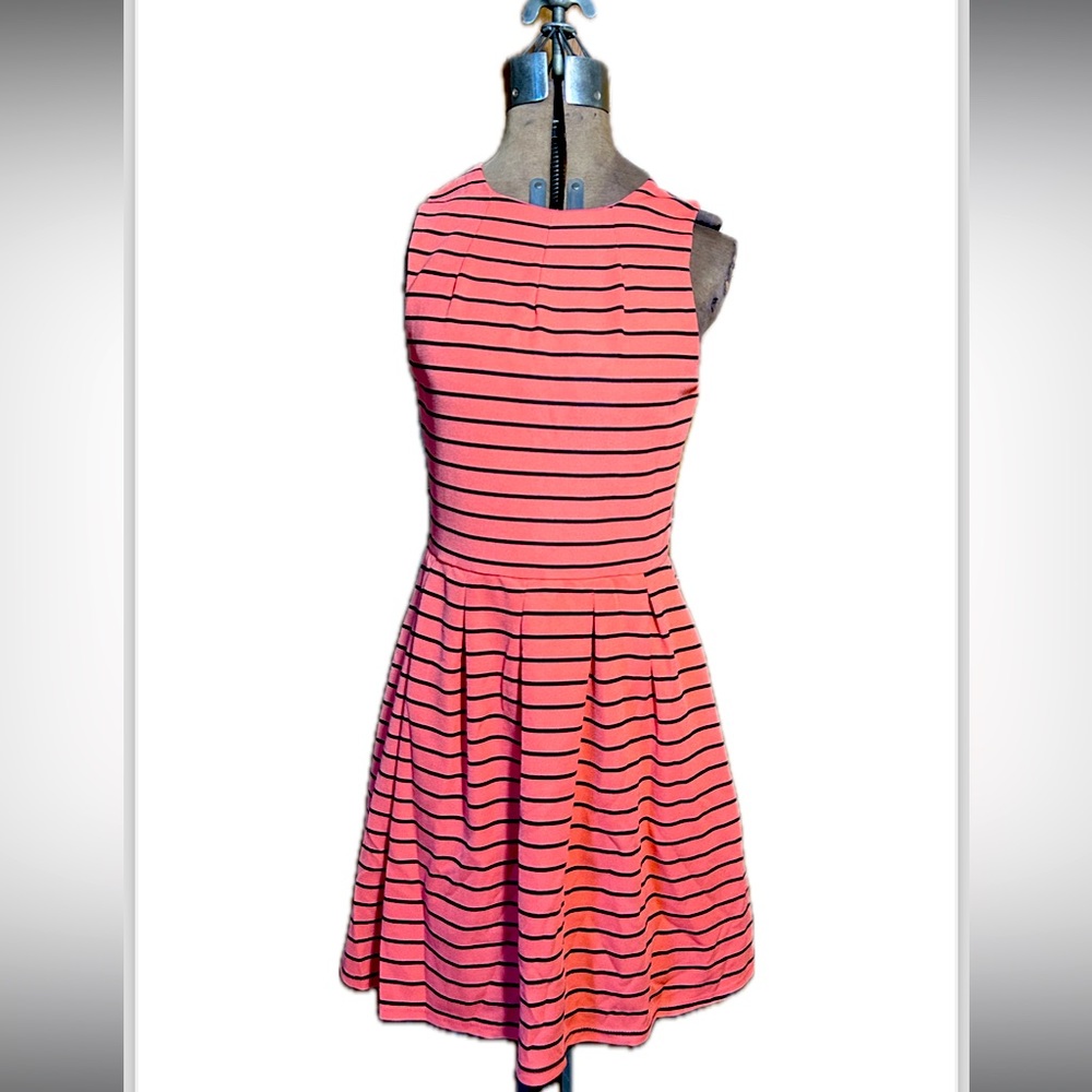 Flattering coral black striped dress with hidden pockets